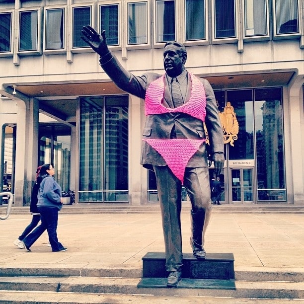 yarn bombing